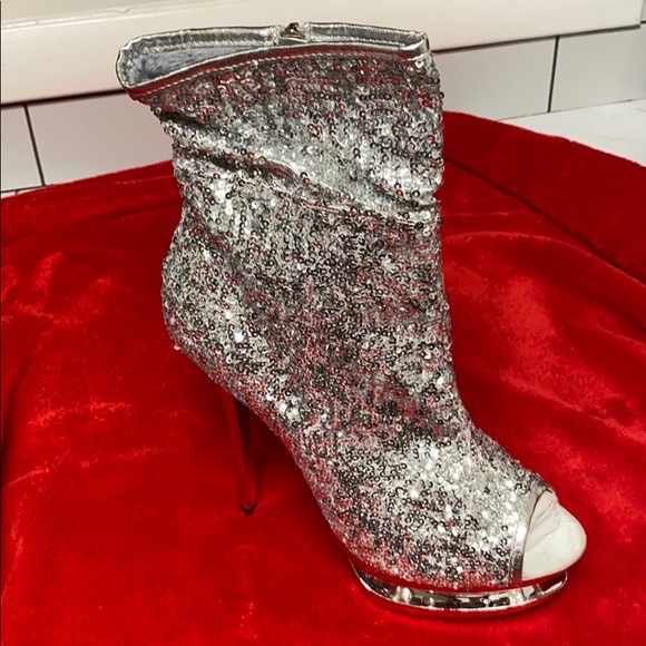 Heels - Picture 2 of 4